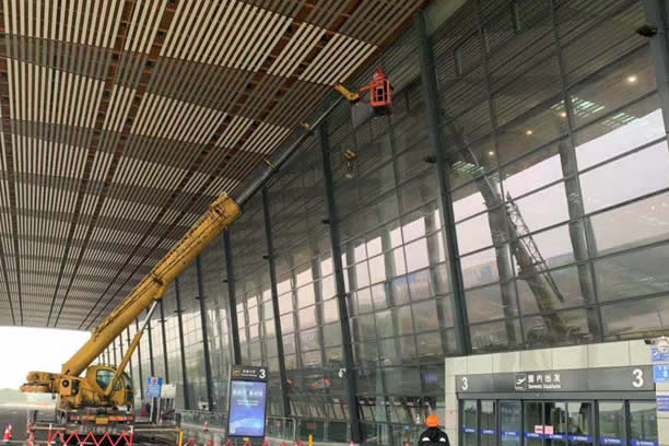 汉南玻璃幕墙维护和保养